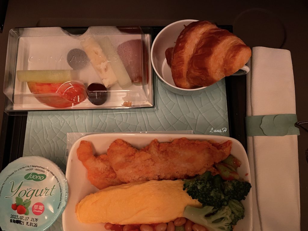 華航豪華經濟艙-飛機餐