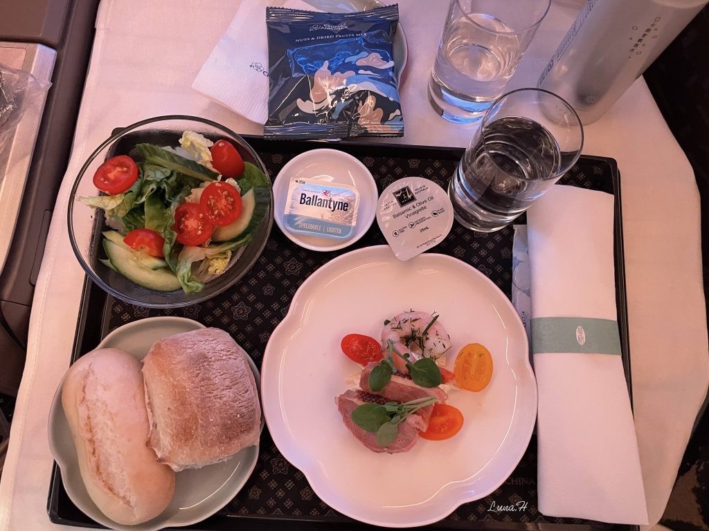 華航商務艙：飛機餐前菜